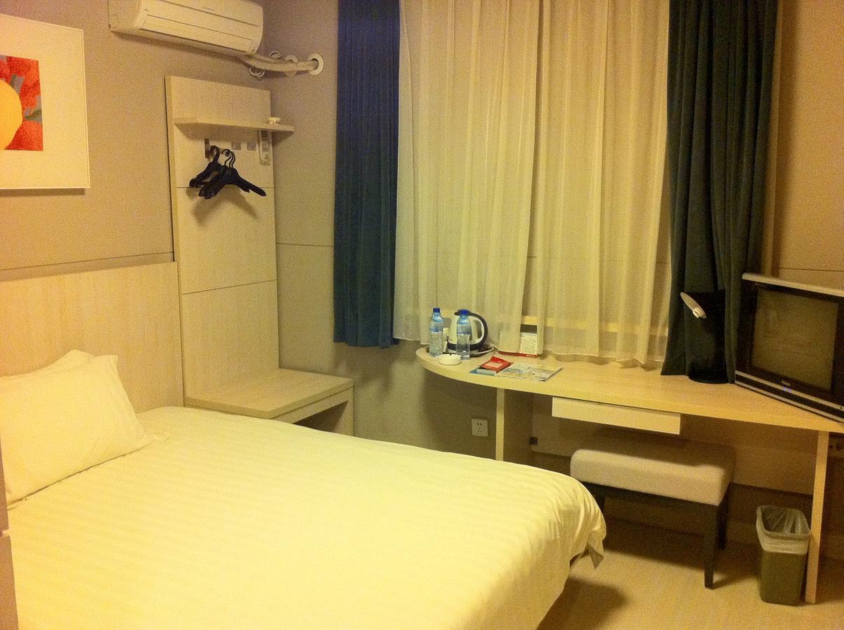 Magnolia Business Hotel Xining Railway Station Grand Cross Mojia Street Zewnętrze zdjęcie