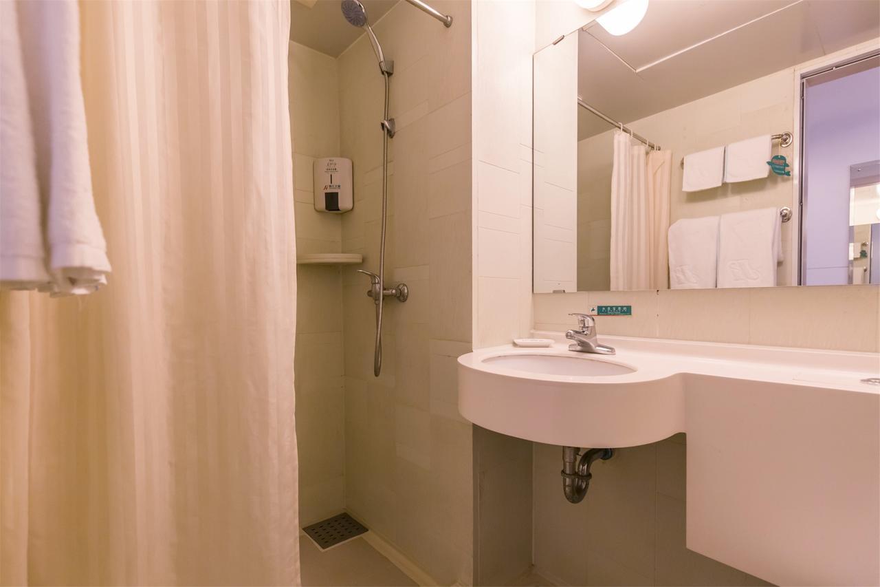 Magnolia Business Hotel Xining Railway Station Grand Cross Mojia Street Zewnętrze zdjęcie